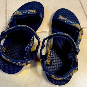 Teva sandals size 8 - Sun and Moon
